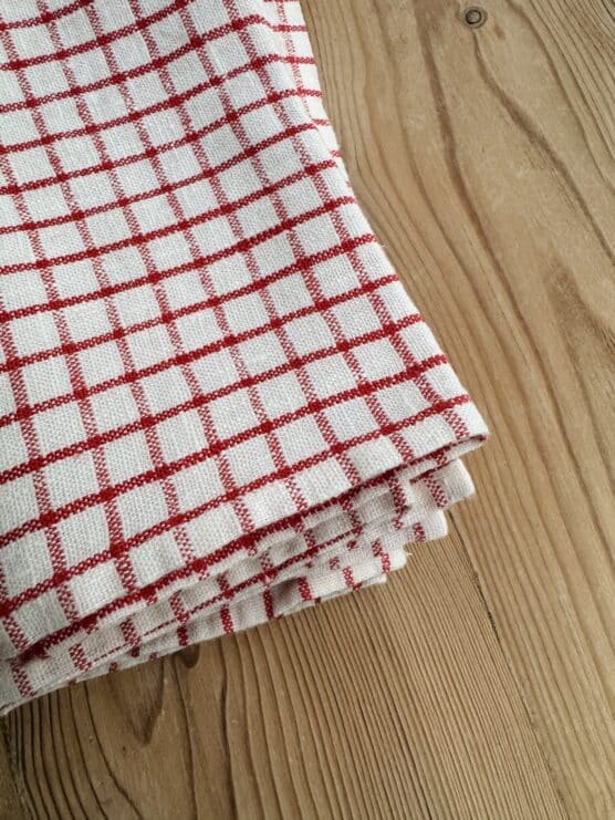 Set of 4 Red and Cream Check Linen Napkin - Image 2