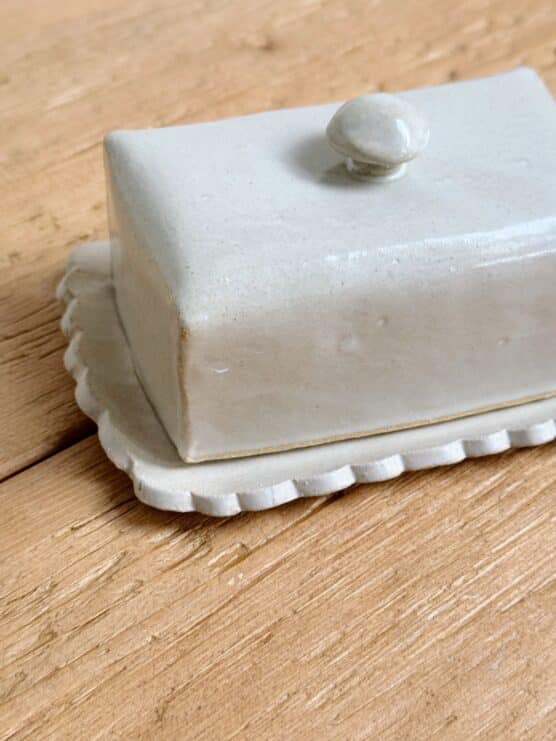 Salto Scalloped Ceramic Butter Dish - Image 2